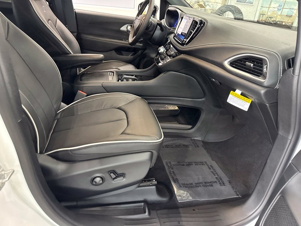 2027 Chrysler Pacifica PACIFICA LIMITED
