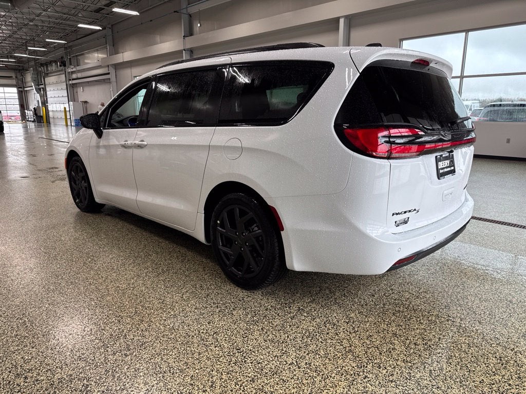 2027 Chrysler Pacifica PACIFICA LIMITED