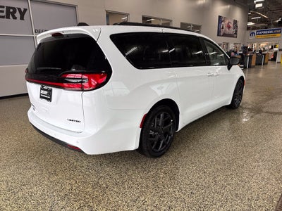 2027 Chrysler Pacifica PACIFICA LIMITED