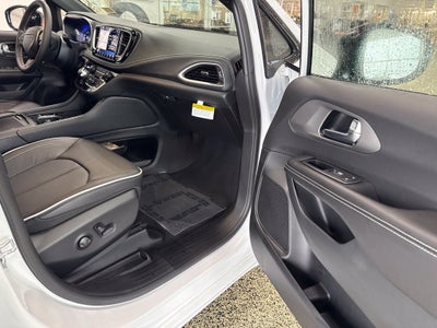 2027 Chrysler Pacifica PACIFICA LIMITED