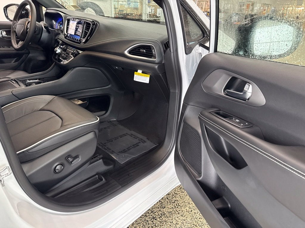 2027 Chrysler Pacifica PACIFICA LIMITED