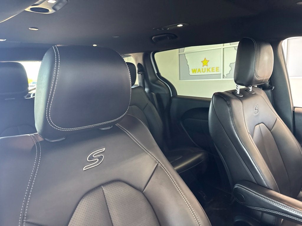 2024 Chrysler Pacifica Hybrid S Appearance Pkg