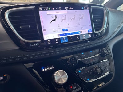 2024 Chrysler Pacifica Hybrid S Appearance Pkg