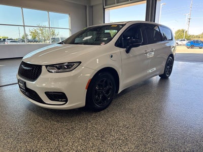 2024 Chrysler Pacifica Hybrid S Appearance Pkg