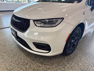 2024 Chrysler Pacifica Hybrid S Appearance Pkg