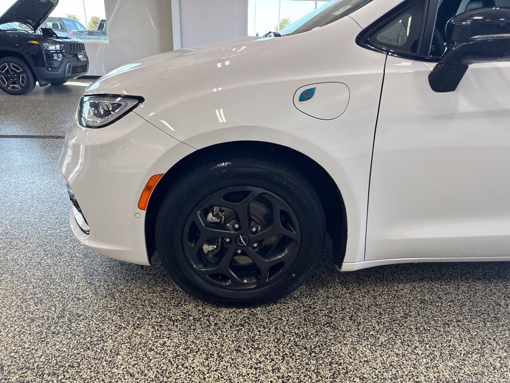 2024 Chrysler Pacifica Hybrid S Appearance Pkg