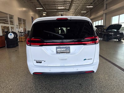 2024 Chrysler Pacifica Hybrid S Appearance Pkg