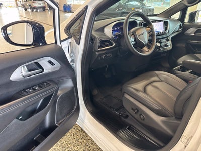 2024 Chrysler Pacifica Hybrid S Appearance Pkg