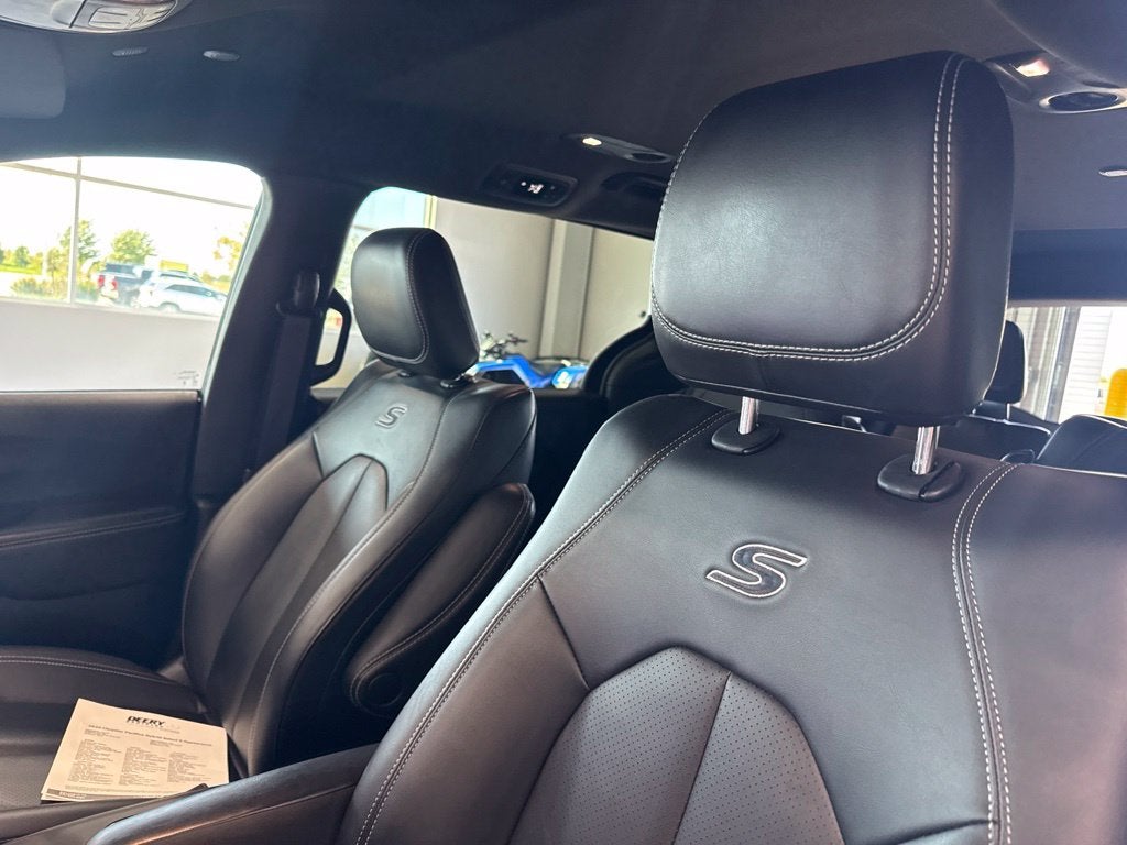 2024 Chrysler Pacifica Hybrid S Appearance Pkg