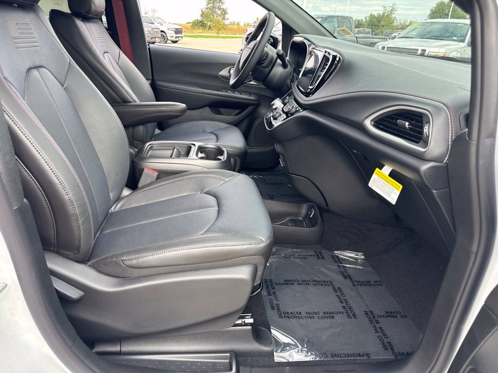 2027 Chrysler Pacifica PACIFICA SELECT AWD