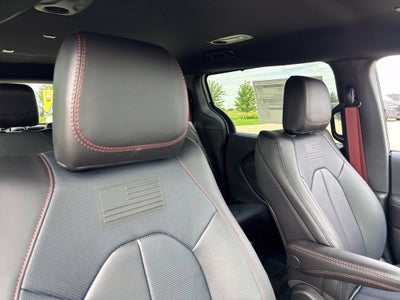 2027 Chrysler Pacifica PACIFICA SELECT AWD