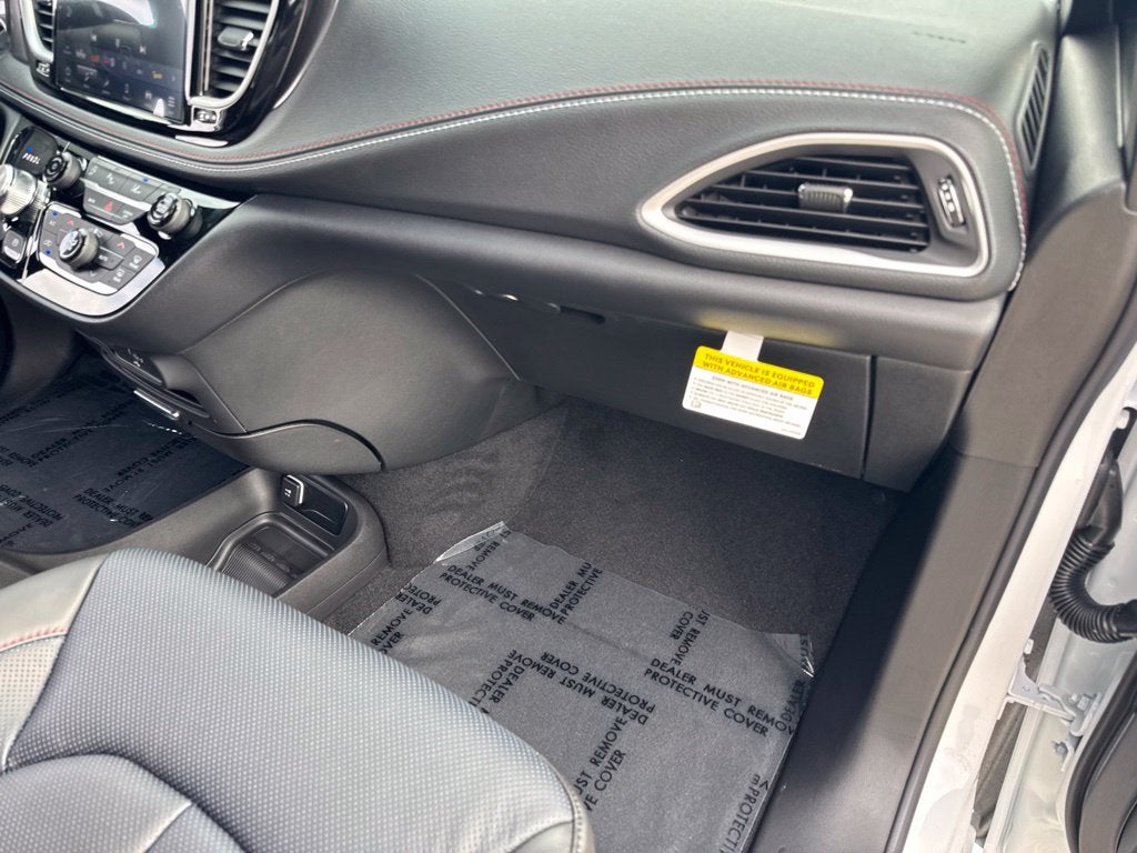 2027 Chrysler Pacifica PACIFICA SELECT AWD