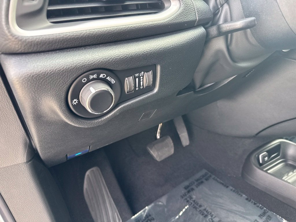 2027 Chrysler Pacifica PACIFICA SELECT AWD