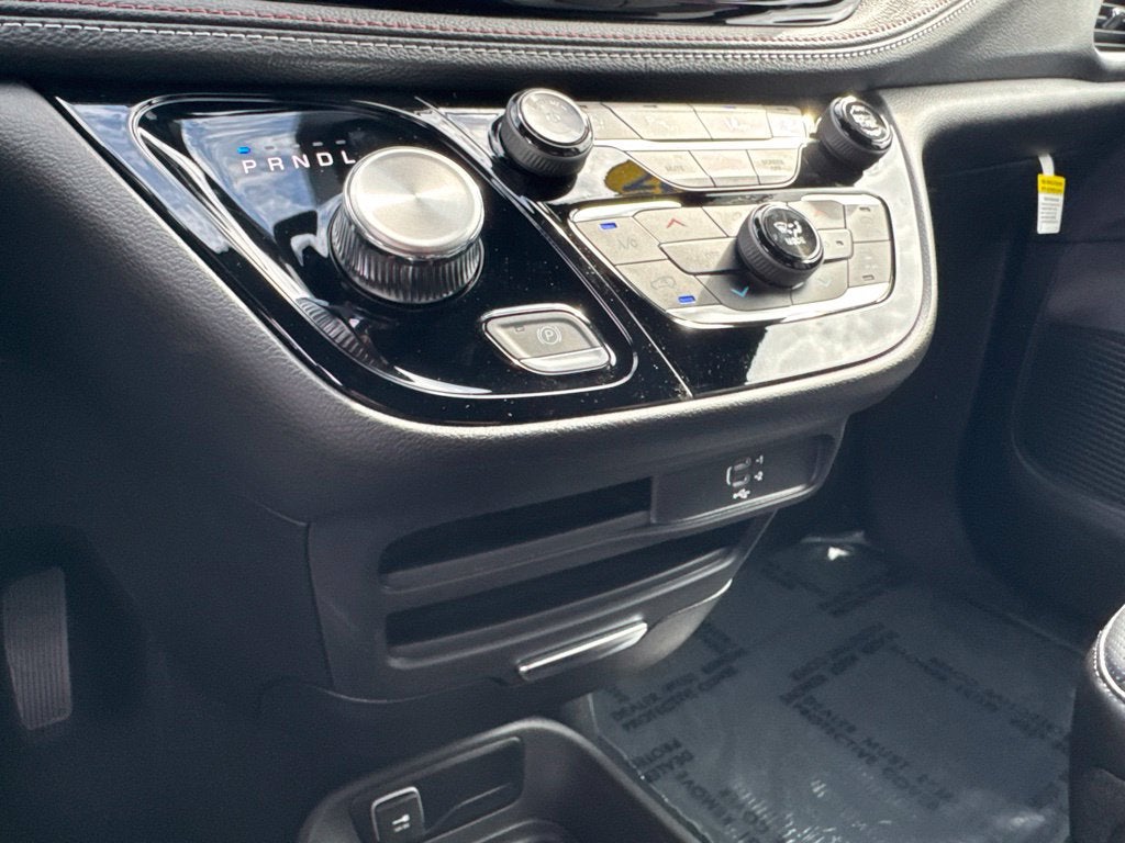2027 Chrysler Pacifica PACIFICA SELECT AWD