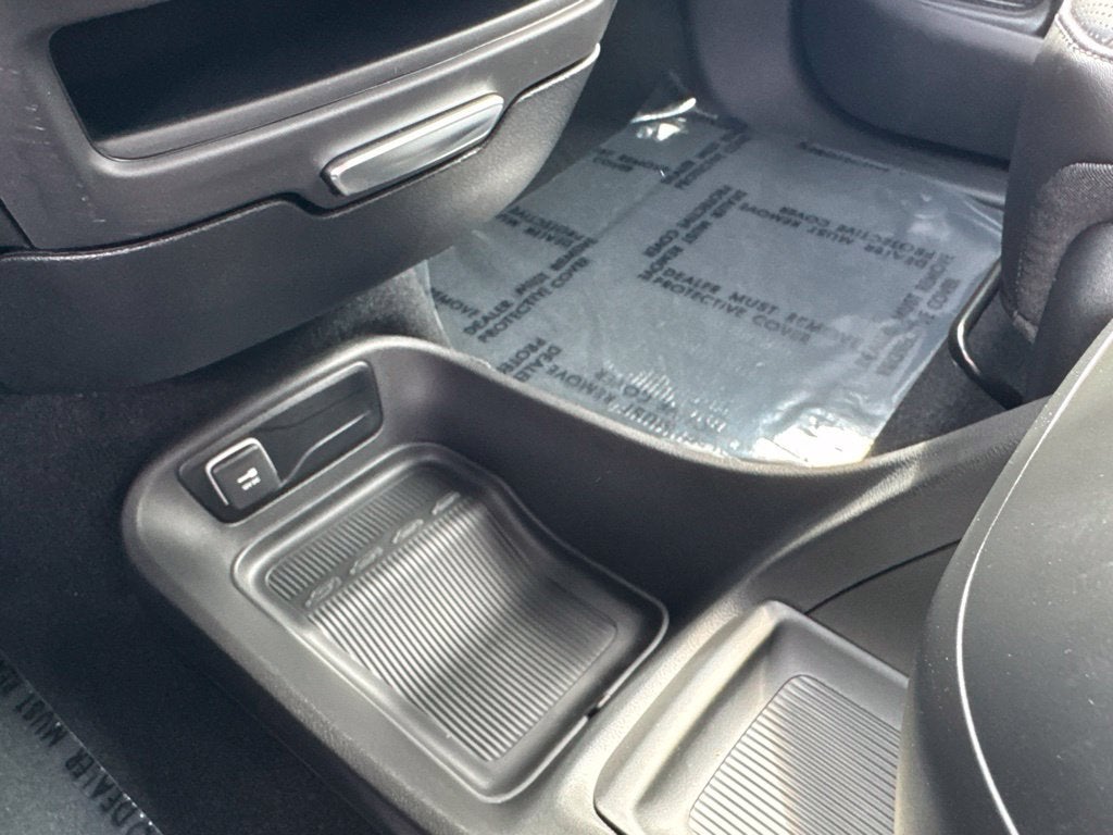 2027 Chrysler Pacifica PACIFICA SELECT AWD