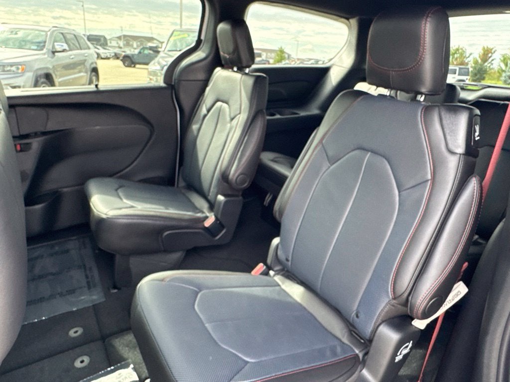 2027 Chrysler Pacifica PACIFICA SELECT AWD