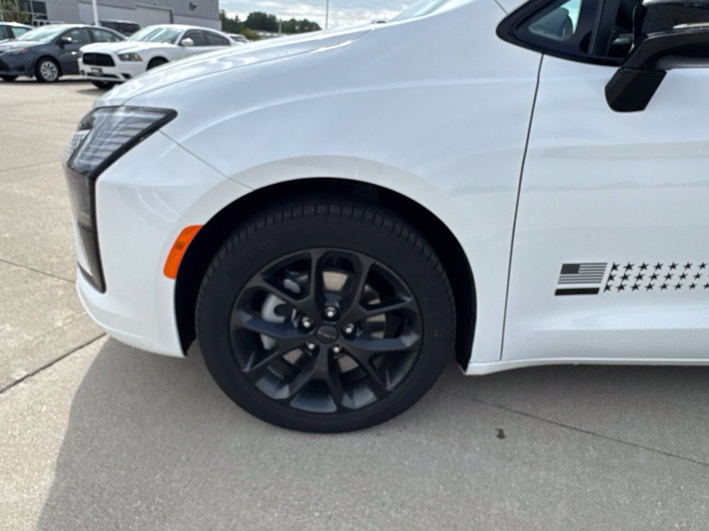 2027 Chrysler Pacifica PACIFICA SELECT AWD