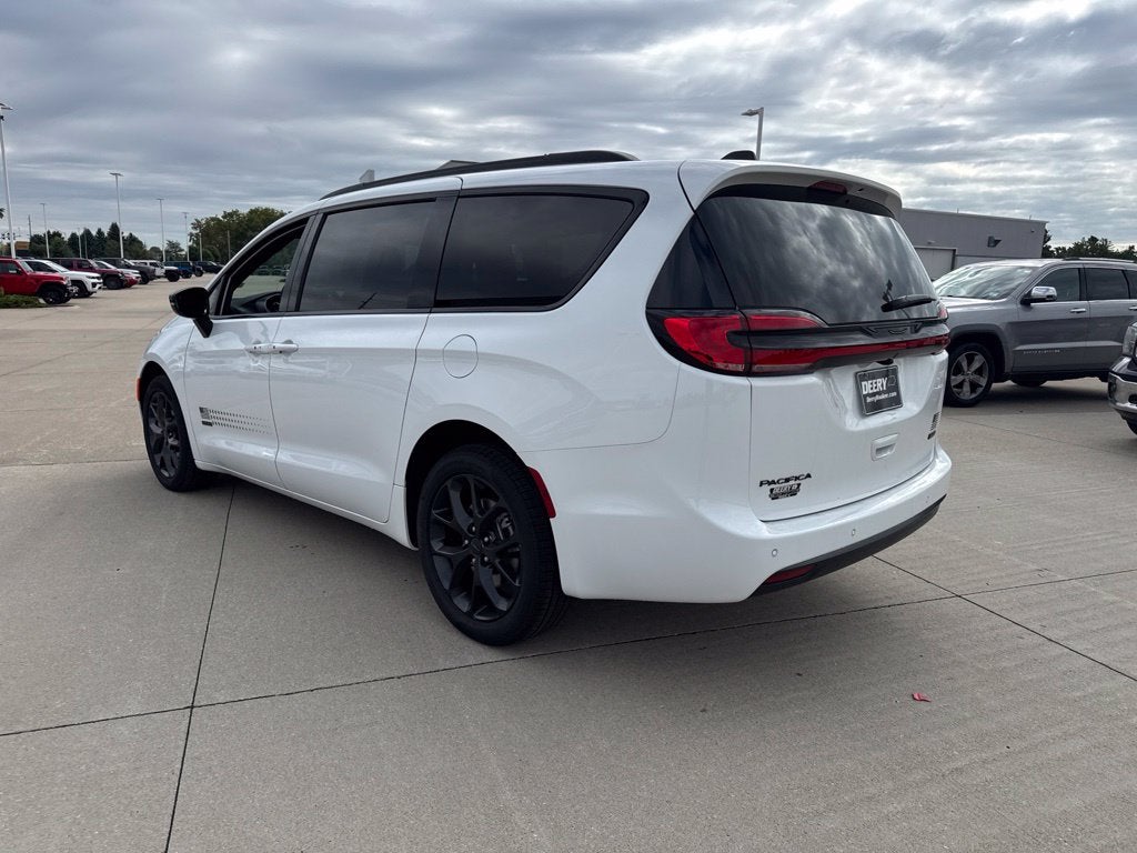 2027 Chrysler Pacifica PACIFICA SELECT AWD