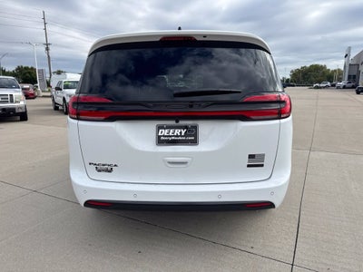 2027 Chrysler Pacifica PACIFICA SELECT AWD