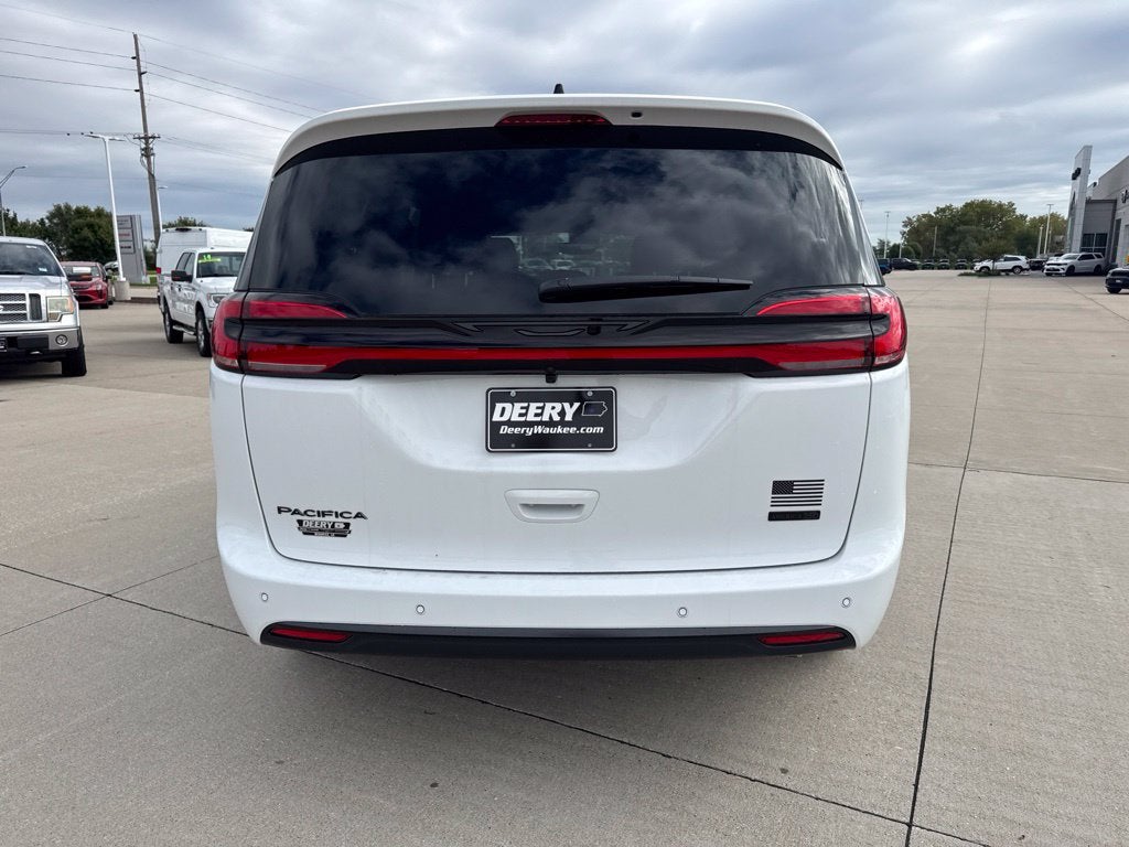 2027 Chrysler Pacifica PACIFICA SELECT AWD