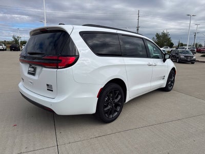 2027 Chrysler Pacifica PACIFICA SELECT AWD