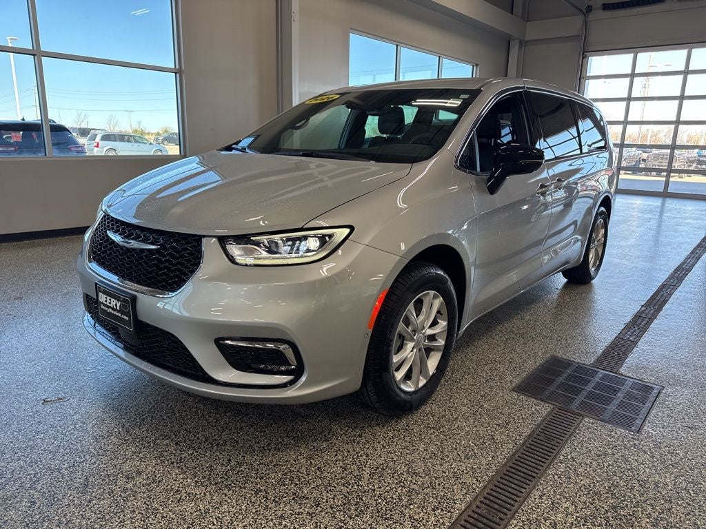 2026 Chrysler Pacifica PACIFICA SELECT AWD