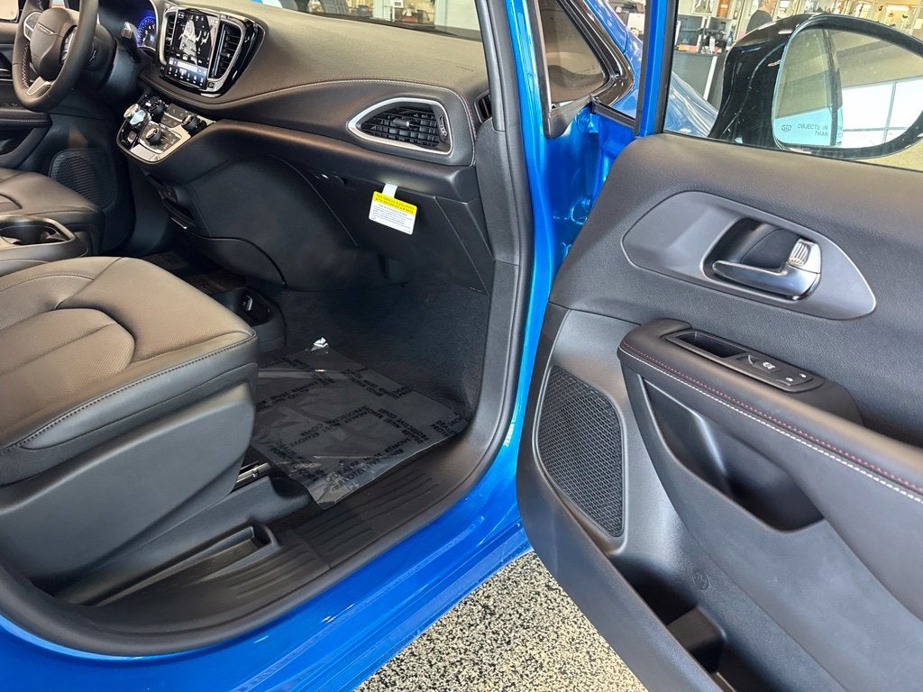 2027 Chrysler Pacifica PACIFICA SELECT AWD