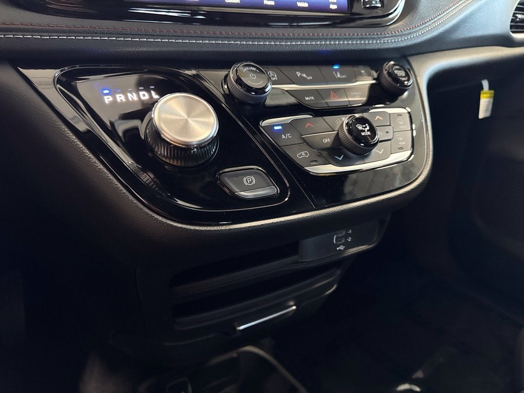 2027 Chrysler Pacifica PACIFICA SELECT AWD