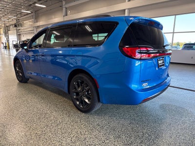 2027 Chrysler Pacifica PACIFICA SELECT AWD