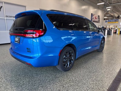 2027 Chrysler Pacifica PACIFICA SELECT AWD