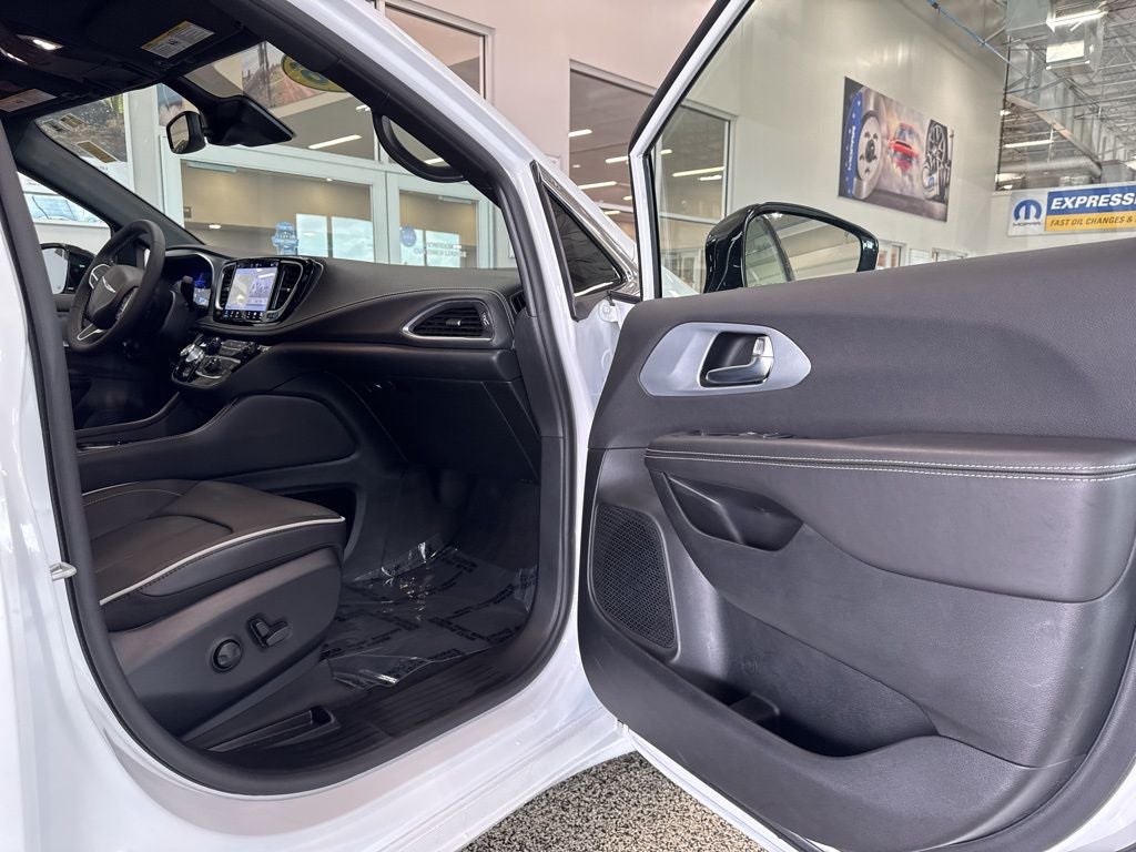 2026 Chrysler Pacifica PACIFICA LIMITED AWD