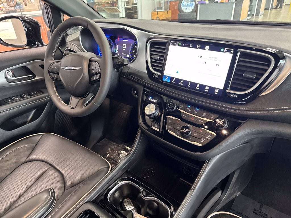2025 Chrysler Pacifica Limited AWD