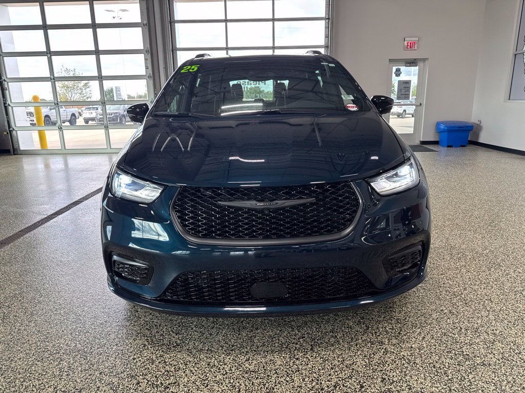 2025 Chrysler Pacifica Limited AWD