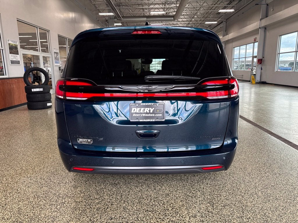 2025 Chrysler Pacifica Limited AWD