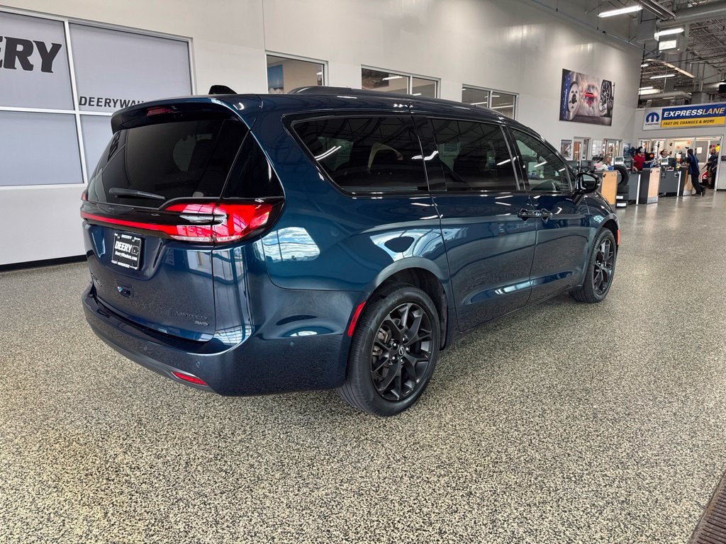 2025 Chrysler Pacifica Limited AWD