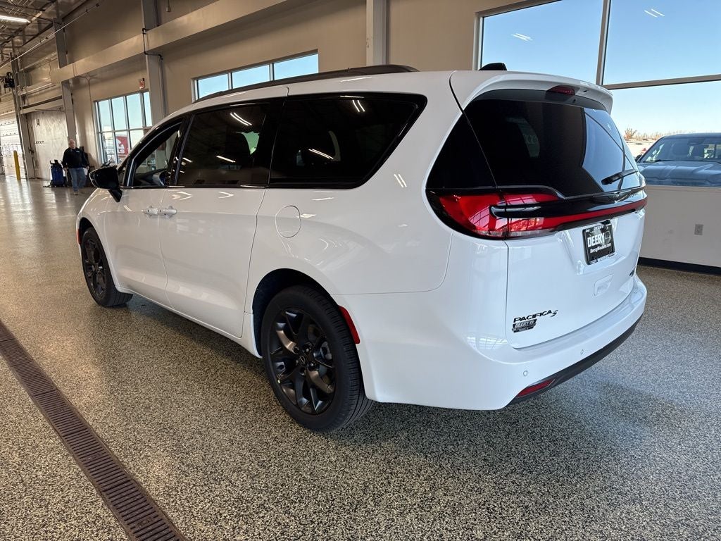 2026 Chrysler Pacifica PACIFICA LIMITED AWD