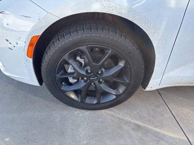 2022 Chrysler Pacifica Limited AWD