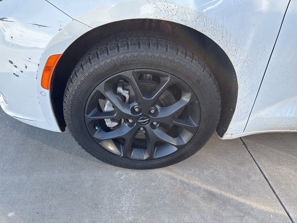 2022 Chrysler Pacifica Limited AWD