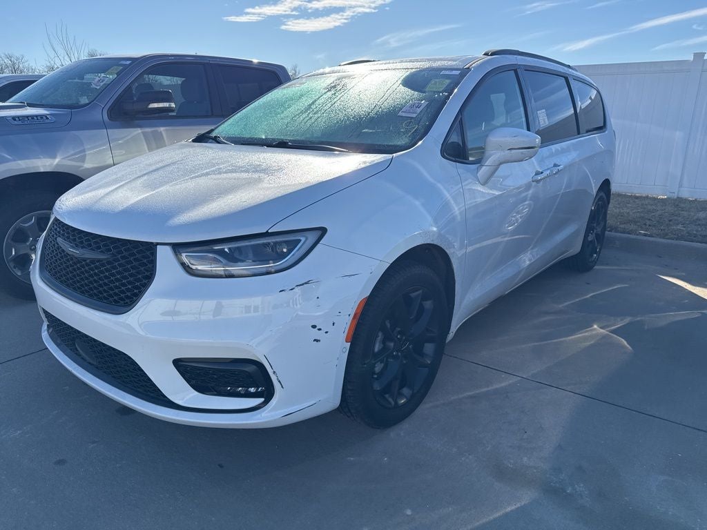 2022 Chrysler Pacifica Limited AWD