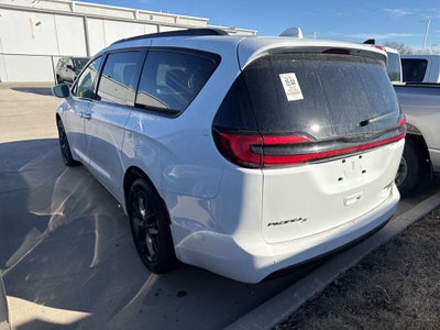 2022 Chrysler Pacifica Limited AWD