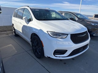 2022 Chrysler Pacifica Limited AWD