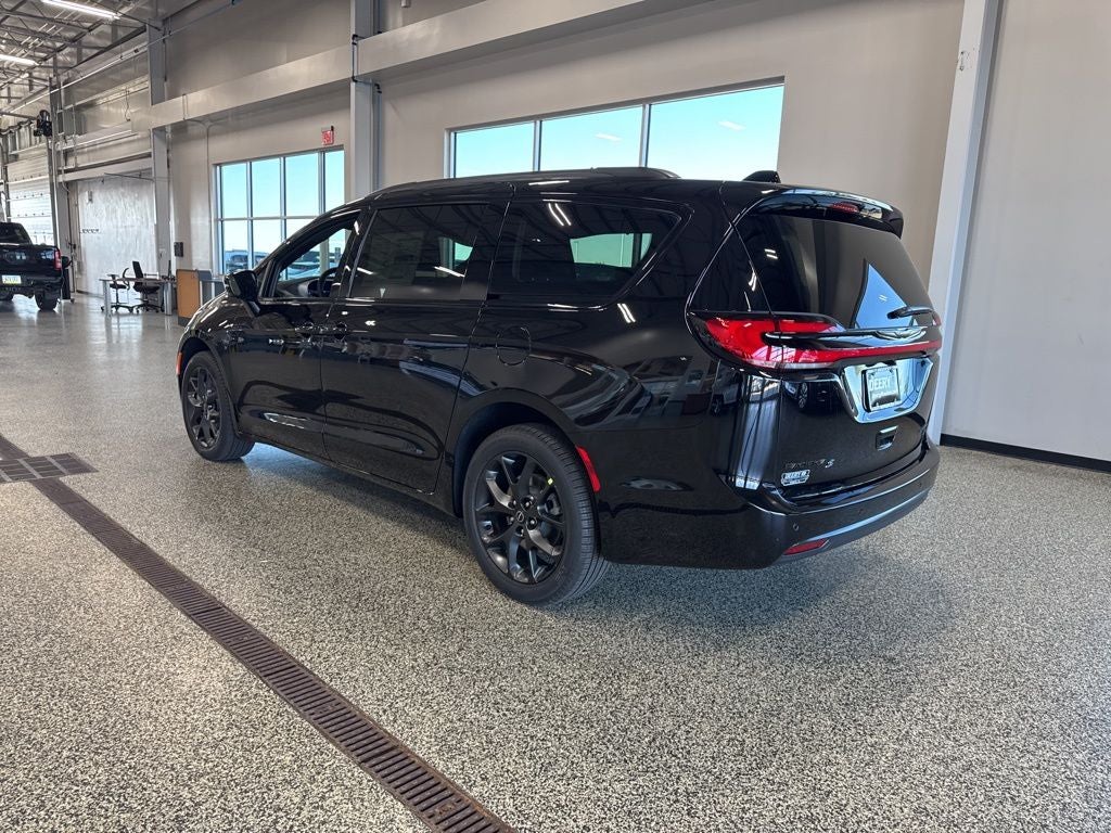 2026 Chrysler Pacifica PACIFICA LIMITED AWD