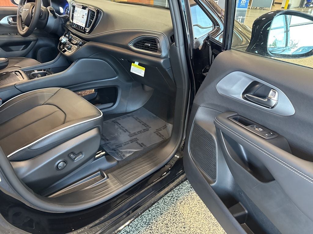 2026 Chrysler Pacifica PACIFICA LIMITED AWD