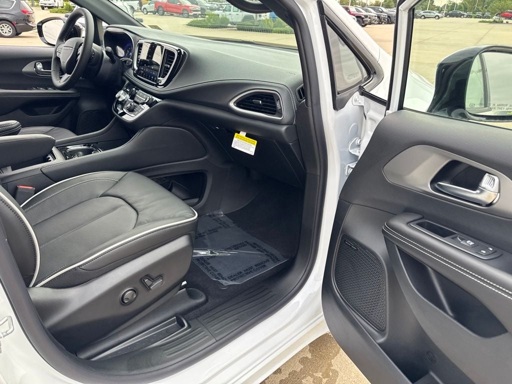 2027 Chrysler Pacifica PACIFICA LIMITED AWD