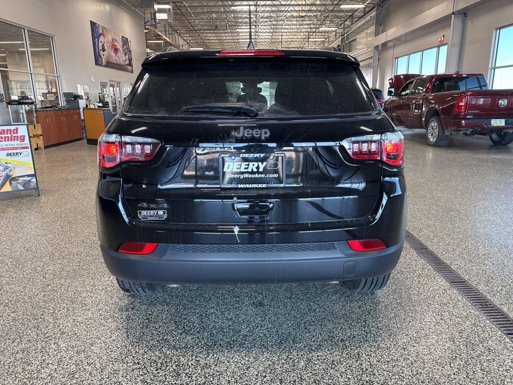 2025 Jeep Compass COMPASS LATITUDE 4X4