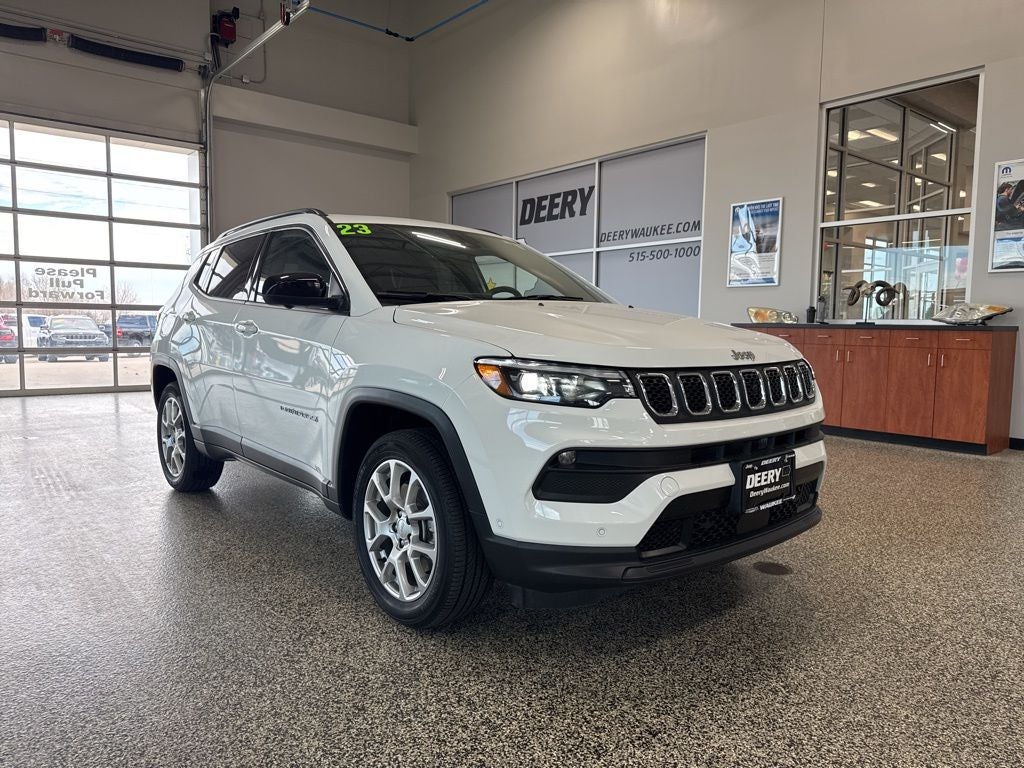 2023 Jeep Compass Latitude Lux FWD