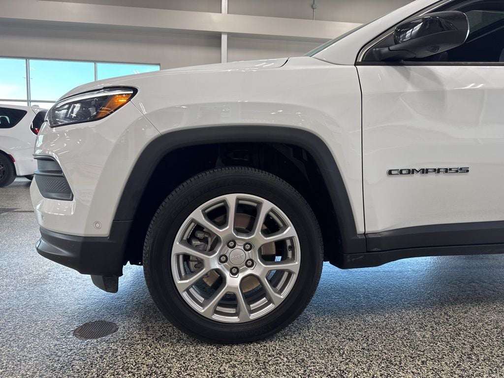2023 Jeep Compass Latitude Lux FWD