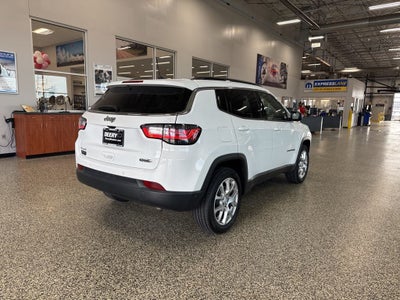 2023 Jeep Compass Latitude Lux FWD