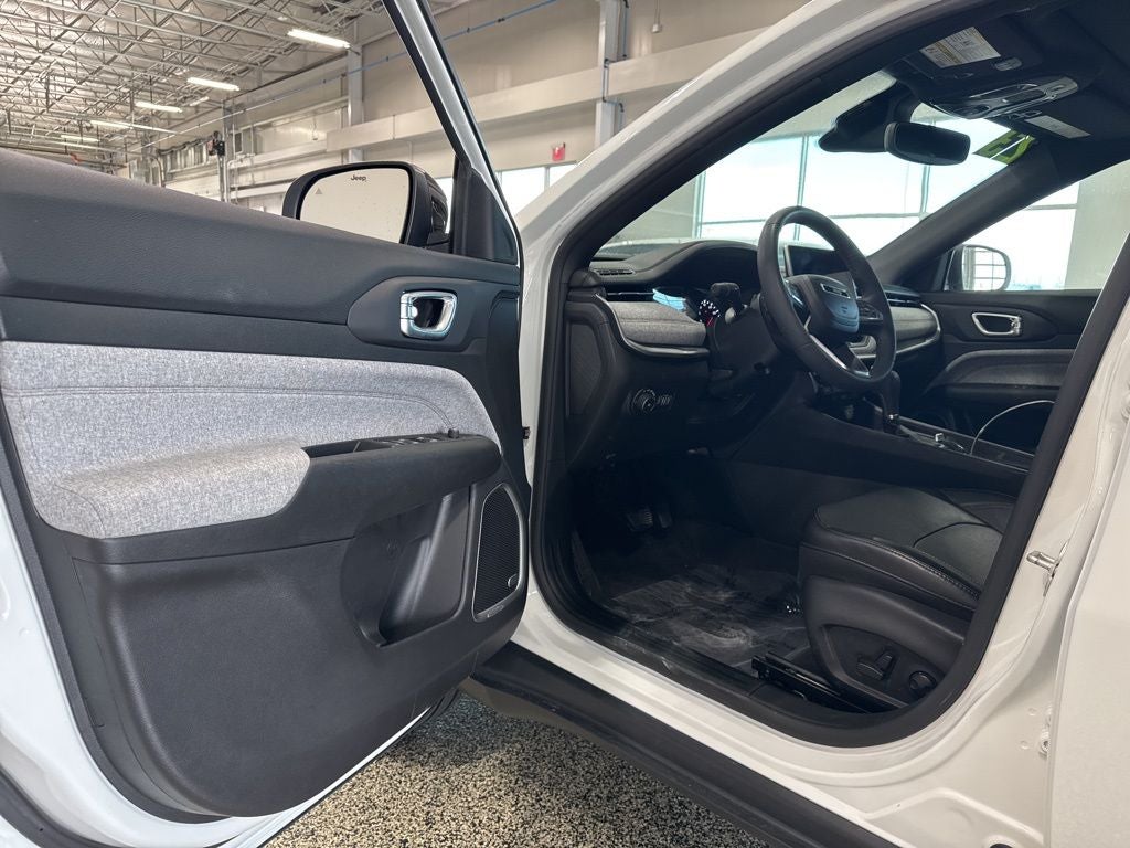 2023 Jeep Compass Latitude Lux FWD