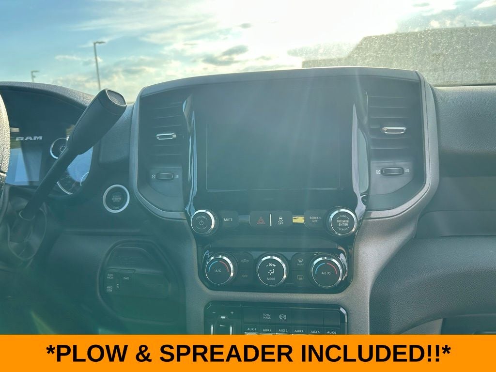 2024 RAM 3500 Tradesman Regular Cab 4x4 8' Box